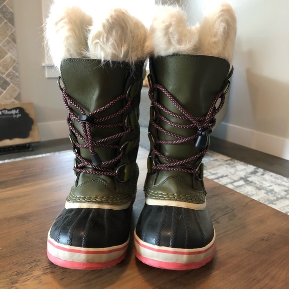 SOLD—-Kid’s Sorel Boots - Picture 6 of 8